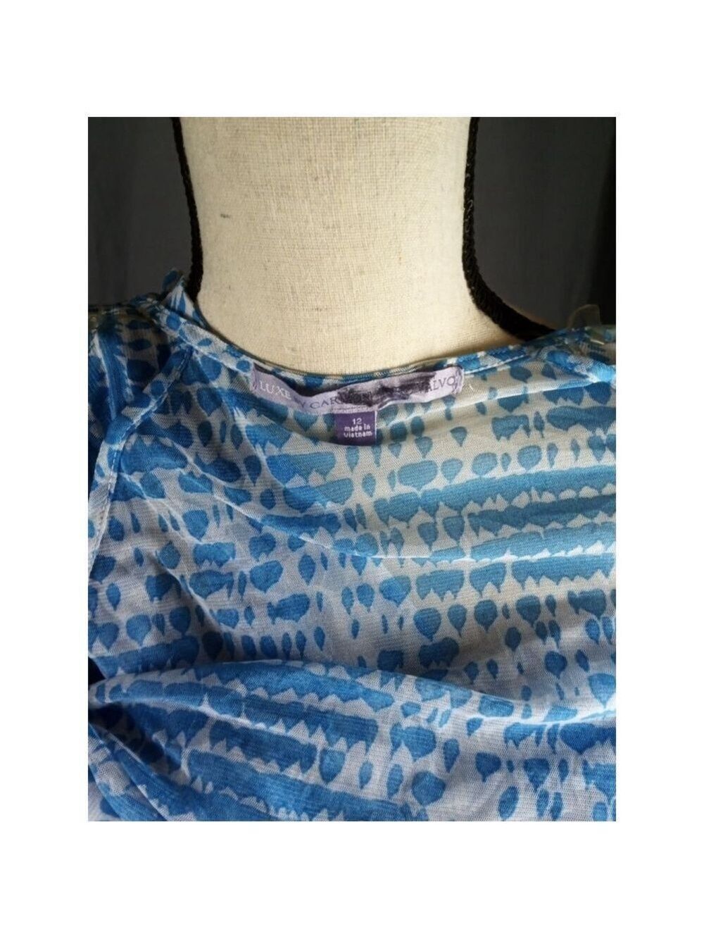 Luxe by Carmen Marc Valvo Wrap Top, Blue White 3/4 Sleeve, size 12 - Picture 4 of 4